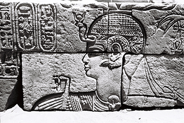 Abb 2: Reliefdetail mit Darstellung des Königs Arnekhamani von der südlichen Außenwand des Löwentempels von Musawwarat es-Sufra.