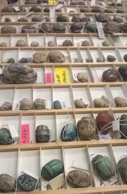 Skarabäen AKNOA-Kurs im Ägyptischen Museum Berlin
