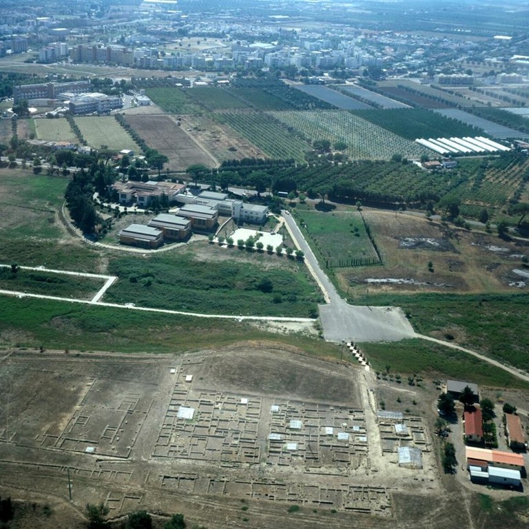 Herakleia 3 Panoramica dall' alto dell'area centrale di Herakleia.jpg